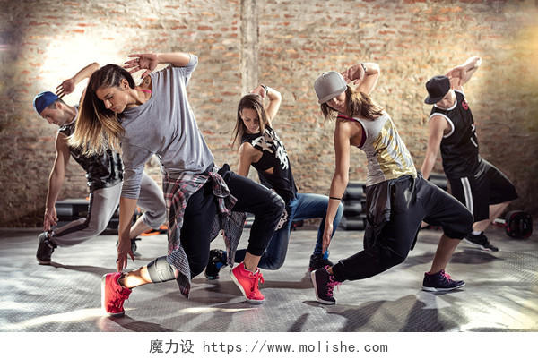 一组舞蹈健身锻炼活力青春活力